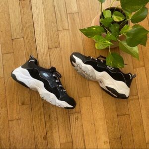 Skechers | Air cooled memory foam D’Lites size 9.5